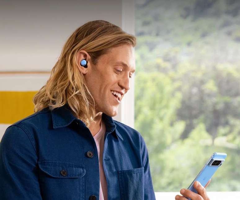 Com nova atualização, Pixel Buds Pro reconhece conversas para pausar a mídia em reprodução e ativar o modo Transparência (Imagem: Divulgação/Google)