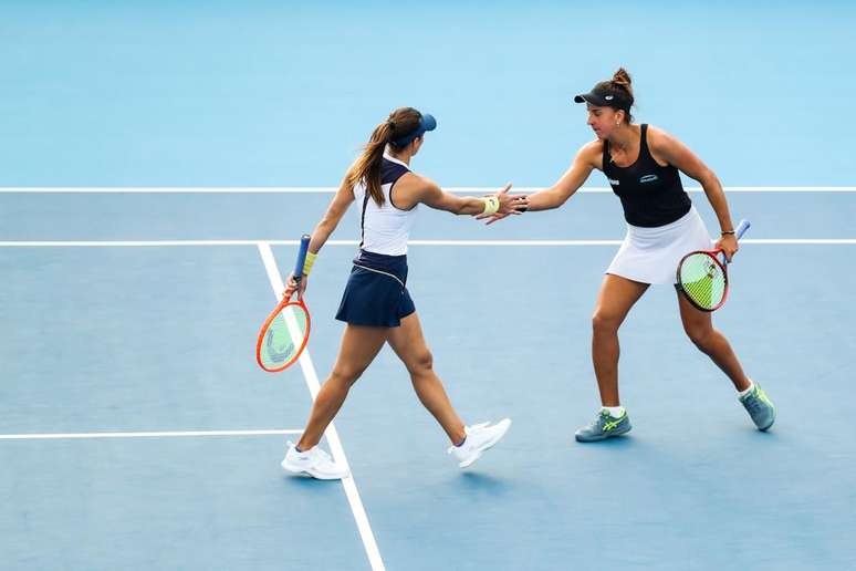 Dupla de Stefani vai à semi e Bia Haddad às quartas no WTA de