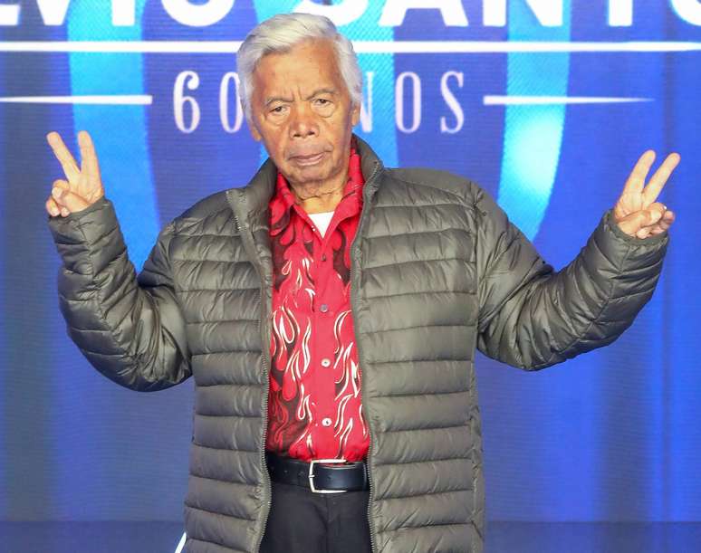 Aos 83 anos, Roque participa de live sem máscara e sob risco de Covid-19 ·  Notícias da TV