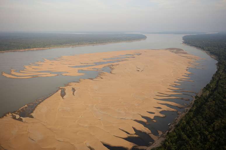  Rio Amazonas é afetado por uma severa seca