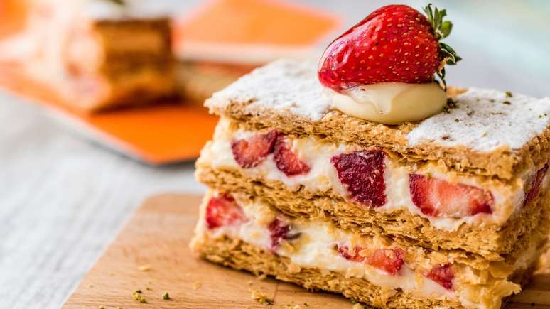 Find out how to prepare the spectacular strawberry shortcake with dulce de leche