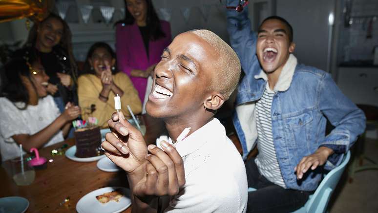 As fam&iacute;lias podem ser redes de apoio, mas tamb&eacute;m espa&ccedil;os fechados que impedem a intera&ccedil;&atilde;o, afirma especialista