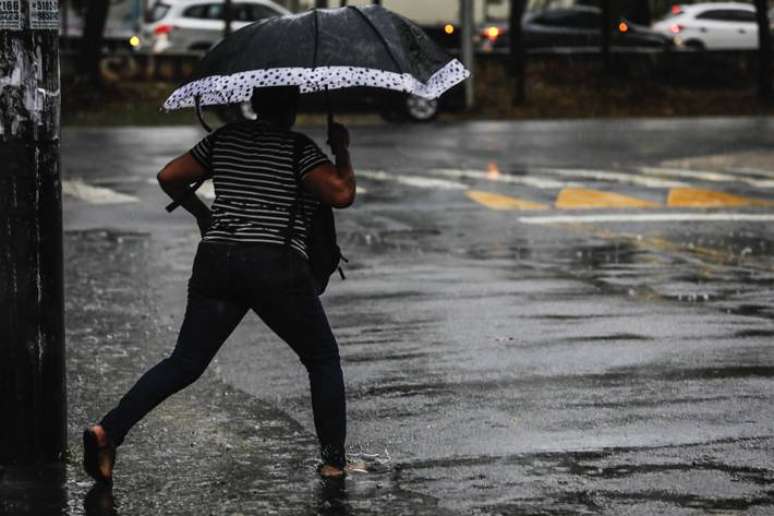 Tempo fechado em São Paulo: frente fria vai trazer mais chuva