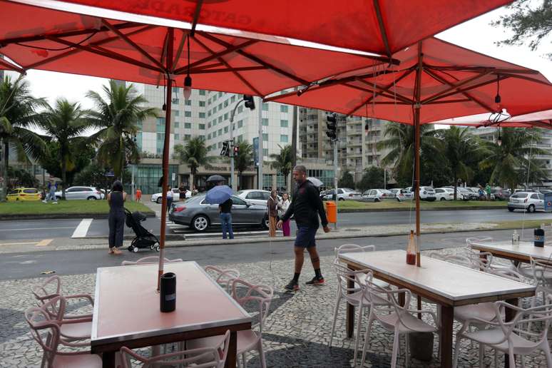 Vista do quiosque localizado na orla da Barra da Tijuca, na zona oeste da cidade do Rio de Janeiro, onde três médicos foram mortos a tiros na madrugada desta quinta-feira, 5 de outubro de 2023