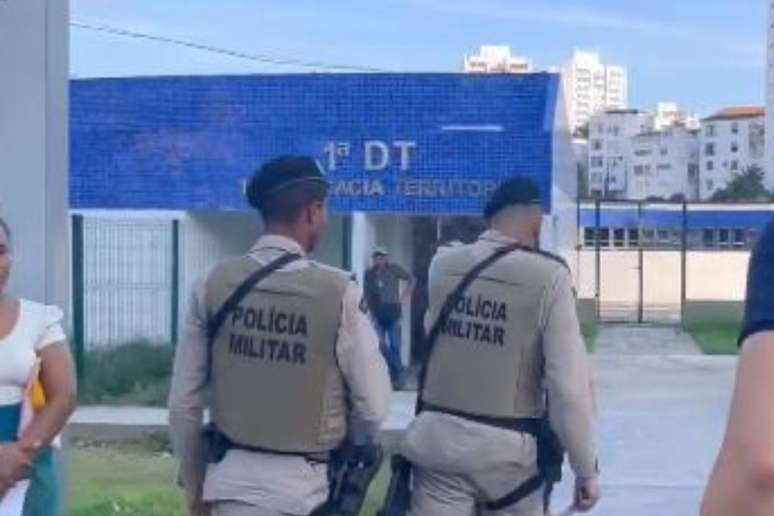 Idoso &eacute; detido ap&oacute;s amea&ccedil;ar e xingar passageiros de &ocirc;nibus na Bahia