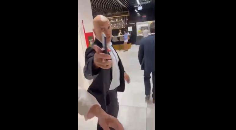 Vídeo apresentado pela defesa de empresário que teria agredido Alexandre de Moraes, em Roma