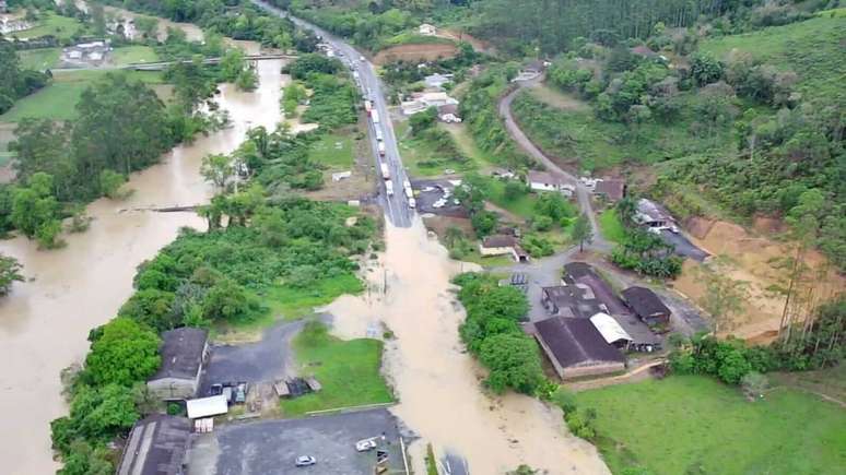 Santa Catarina Tem Morte Feridos E 60 Cidades Afetadas Pelas Chuvas Oktoberfest é Suspensa 