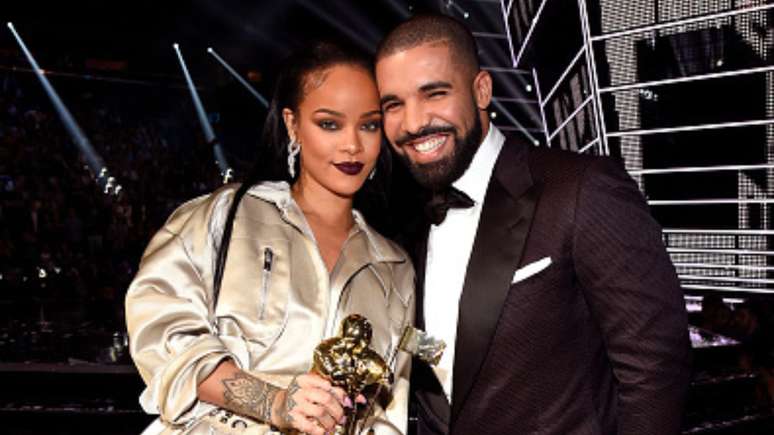 Fãs apontam indiretas de Drake para Rihanna em novo álbum; confira