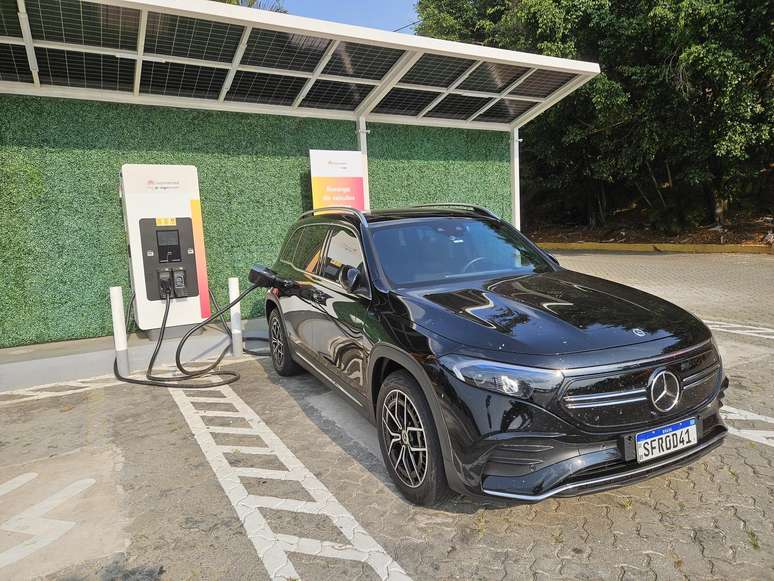 Mercedes EQB: carregamento de R$ 76 no eletroposto da Tupinamb&aacute; foi o &uacute;nico gasto