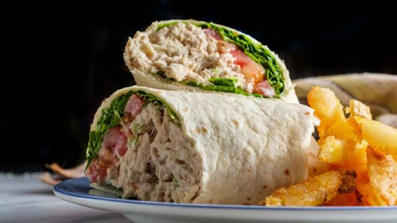 Wrap de atum para um jantar delicioso