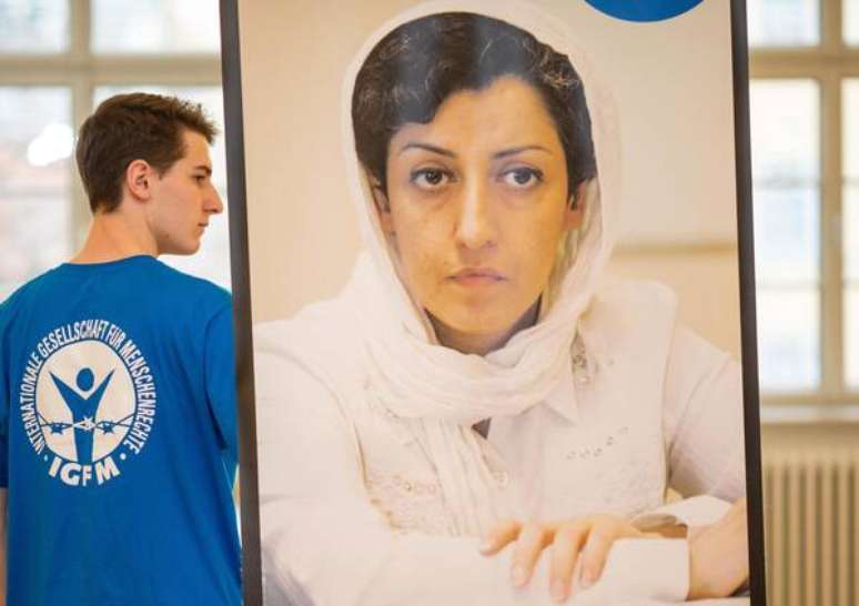 Foto da ativista Narges Mohammadi durante evento em Weimar, na Alemanha, em dezembro de 2016 (foto: Ansa)