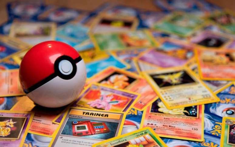 Polícia apreende centenas de cards Pokémon falsificados.