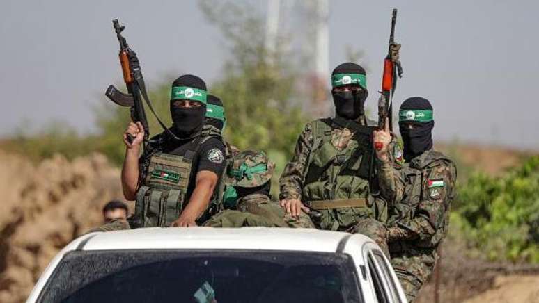 Combatentes palestinos da ala militar do Hamas