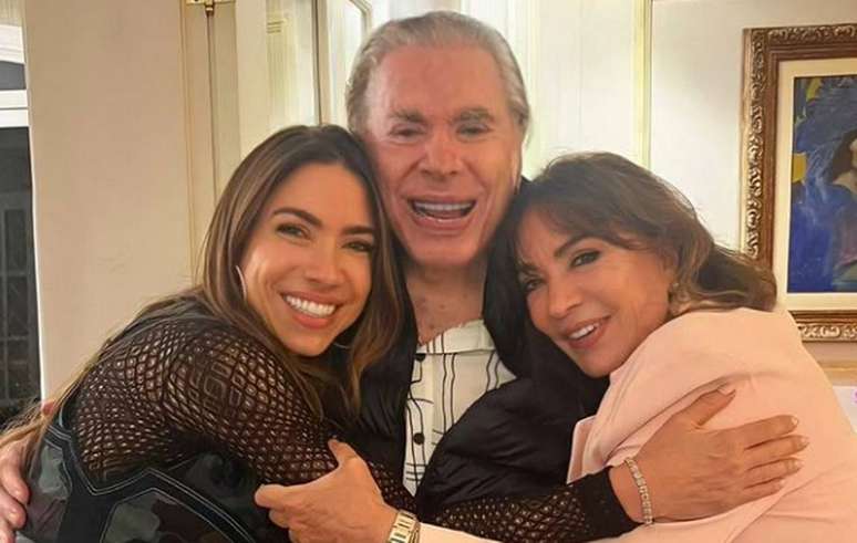 Silvio Santos ao lado da mulher, Iris Abravanel (à direita), e da filha, Patricia Abravanel (à esquerda), em foto publicada no Instagram em 6 de outubro de 2023