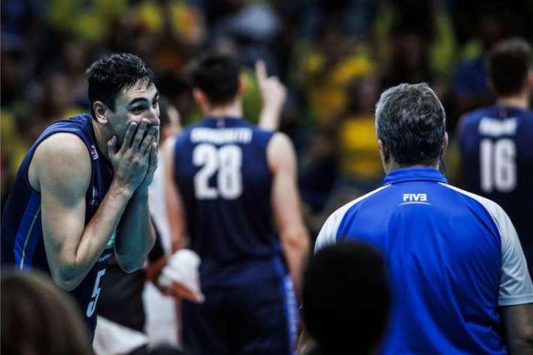 Brasil sofre, mas vence a Itália no tie-break e garante a vaga na Olimpíada  de Paris no vôlei masculino - Lance!