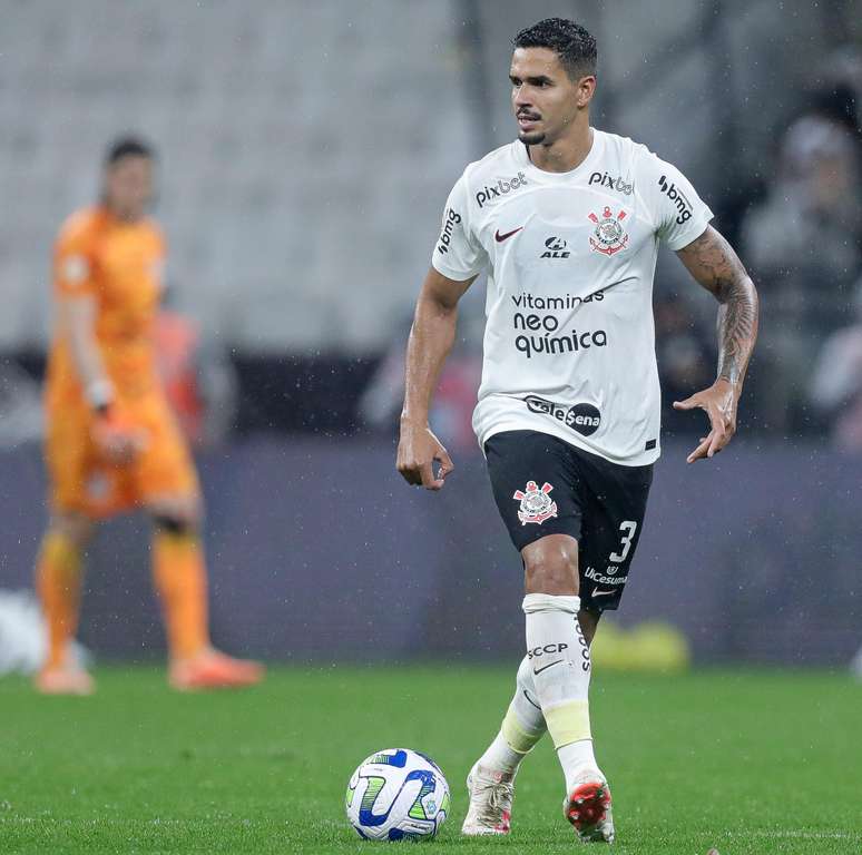 Após empate, Veríssimo projeta evolução do Corinthians com Mano