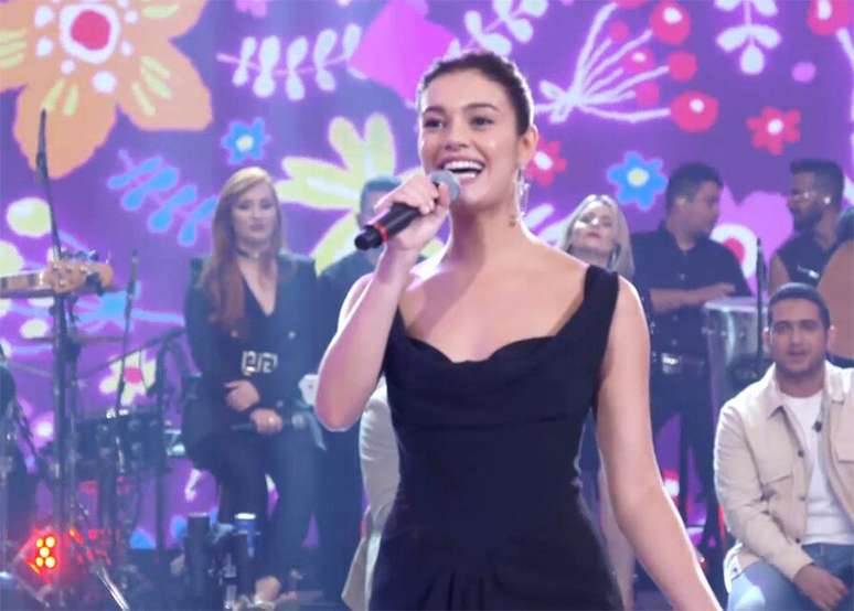 Interpreter of Gal Costa in the cinema, Sophie Charlotte impresses when she sings in Altas Horas