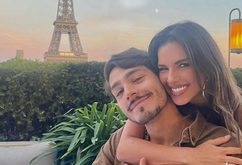 Juca Diniz e Mariana Rios em foto publicada no Instagram ao assumirem namoro