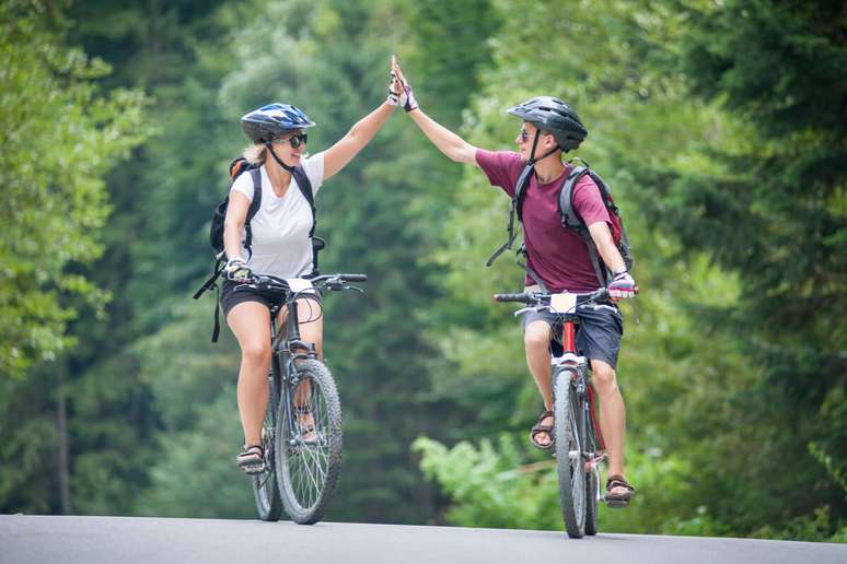 Having company to exercise is an incentive against discomfort Having company to exercise is an incentive against discomfort