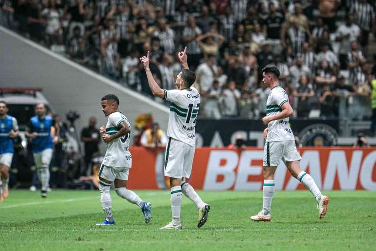 Coritiba é gigante em cima do Athletico e vence após oito jogos