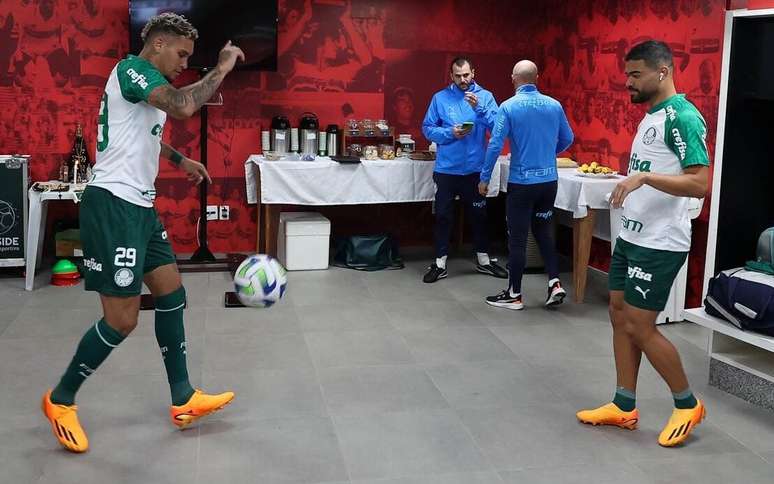 Palmeiras atualiza página do elenco com fotos, mas jogadores ainda devem  deixar clube, palmeiras