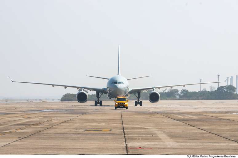 Cerimônia de recebimento do KC-30 em julho de 2022; duas aeronaves destas vão ajudar na repatriação de brasileiros em Israel