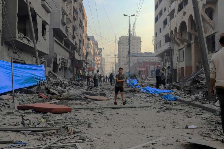 Destruição após bombardeio na Faixa de Gaza