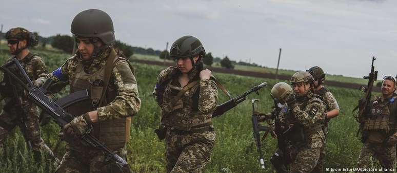 Opera&ccedil;&atilde;o militar em Zapor&iacute;jia: ainda h&aacute; resist&ecirc;ncia &agrave; presen&ccedil;a feminina no Ex&eacute;rcito, sobretudo na lideran&ccedil;a