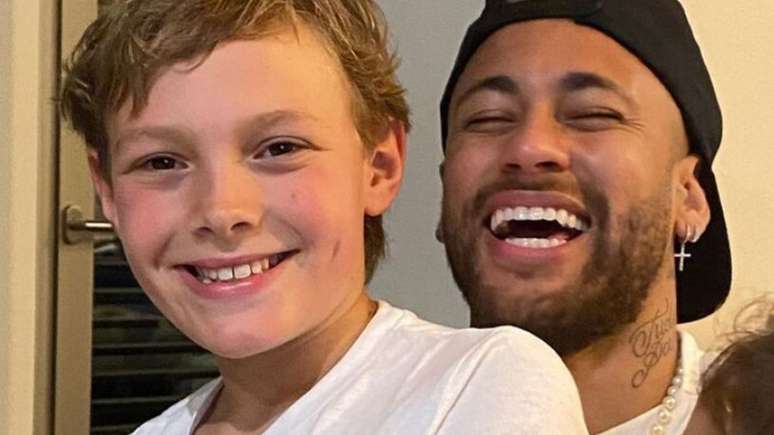 Neymar Derrete A Web Ao Ser Flagrado Com Davi Lucca E Mavie