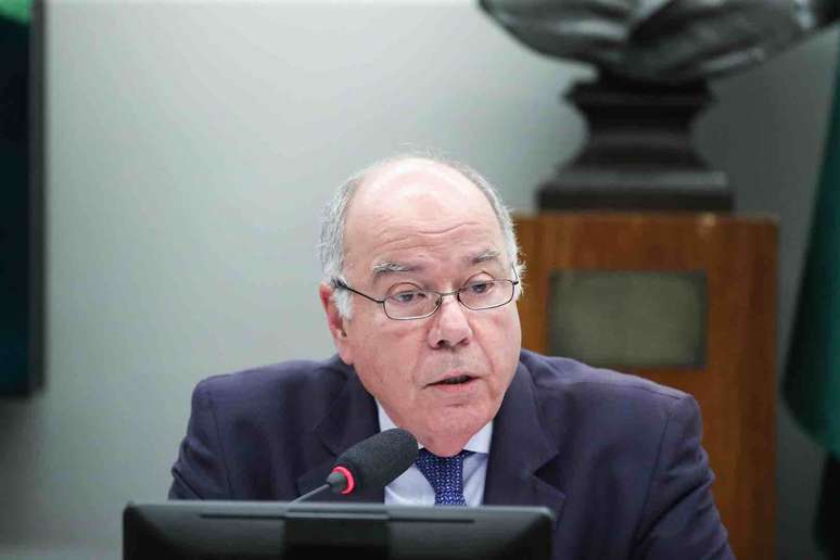 O ministro das Relações Exteriores, Mauro Vieira, coordena a operação para repatriar brasileiros da Faixa de Gaza e Israel