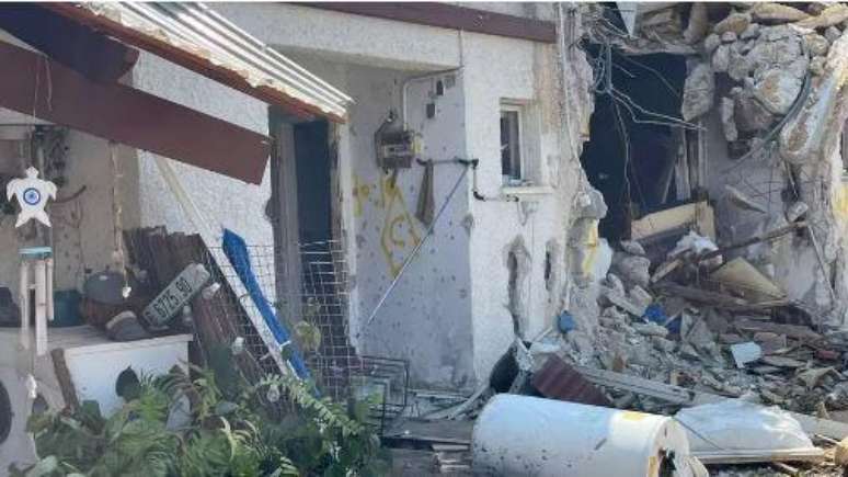 Casas no kibutz ficaram parcialmente ou totalmente destru&iacute;das