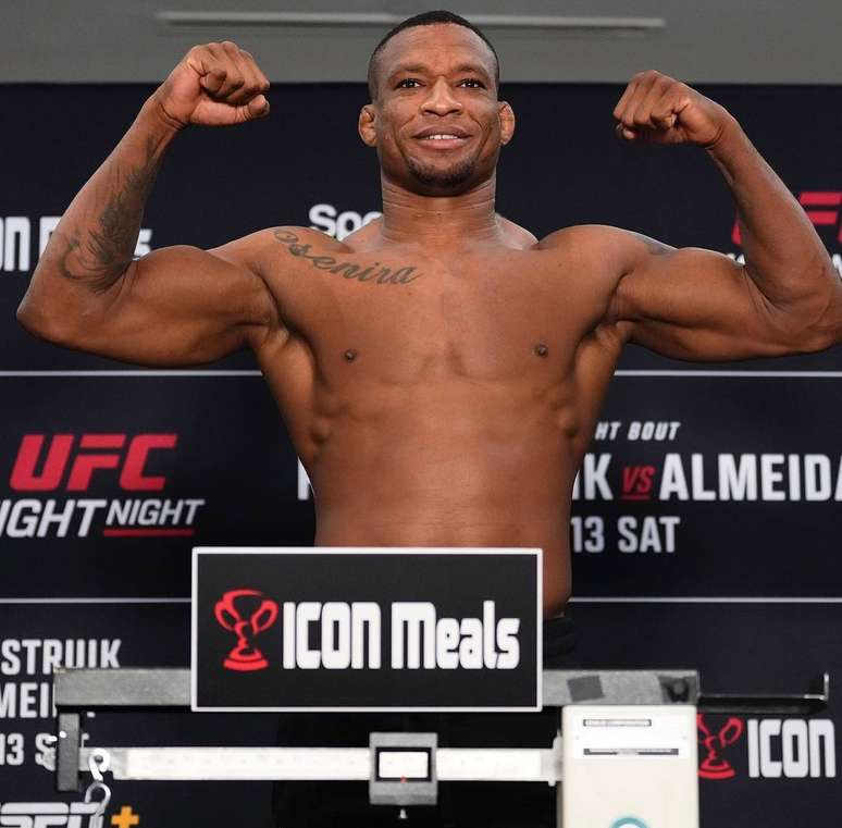 Jailton Malhadinho em pesagem do UFC 