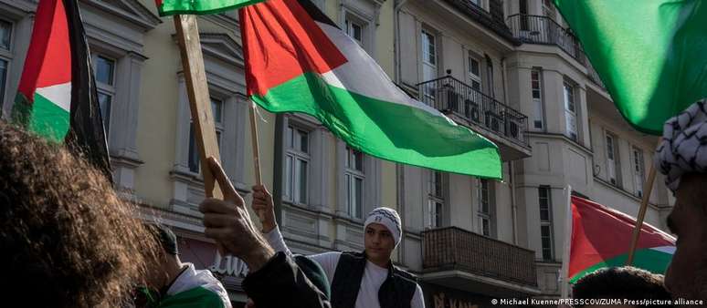 Governo de Israel proíbe bandeiras palestinianas em espaços