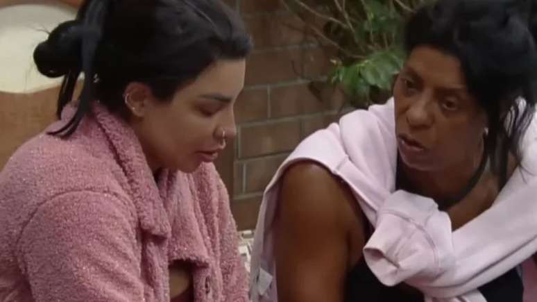 Jenny MIranda e Marcia Fu em 'A Fazenda 15'. Reprodu&ccedil;&atilde;o/Playplus