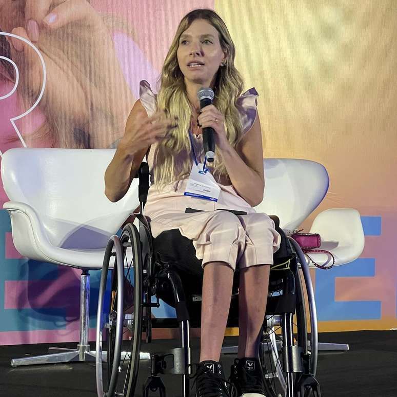 Em uma de suas muitas palestras: "A defici&ecirc;ncia me ensinou que controlamos pouco daquilo que nos acontece, mas que podemos controlar como reagimos quando aquilo acontece"