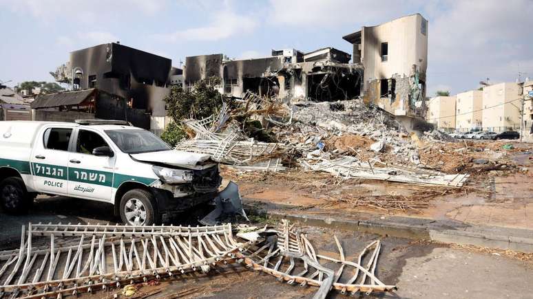 Uma delegacia de polícia em Sderot, Israel, foi palco de uma batalha após uma infiltração em massa de homens armados do Hamas vindos de Gaza