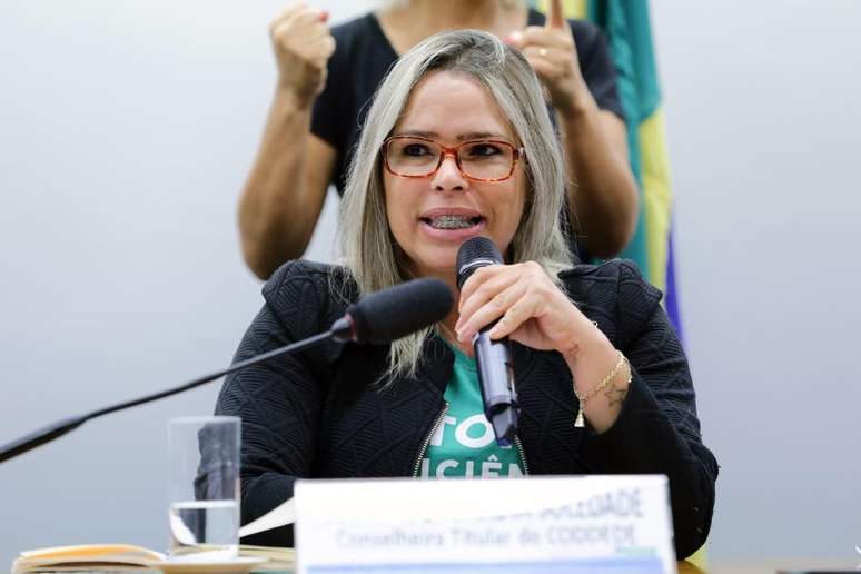 Ana Paula diz que entre os principais problemas enfrentados pelas pessoas com ostomia, hoje, est&atilde;o a falta e a baixa qualidade das bolsas coletoras dispon&iacute;veis no SUS