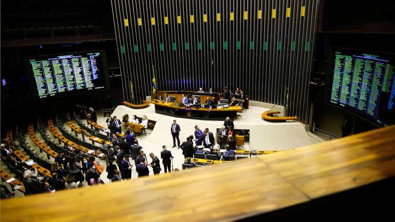 Parlamentares progressistas apresentaram votos em separado &agrave; comiss&atilde;o, que n&atilde;o foram aprovados