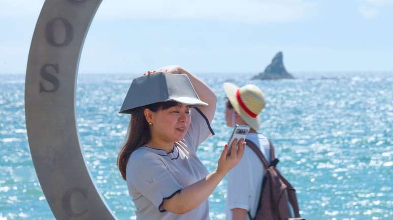 Google Japan creates a bizarre hood-shaped keyboard;  watch the video