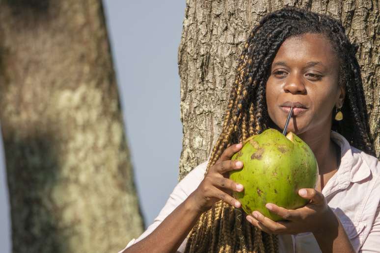 Conheça os benefícios da água de coco