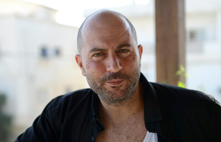 Lior Raz, criador e protagonista da s&eacute;rie Fauda, compartilhou v&iacute;deo de 'miss&atilde;o' para resgatar fam&iacute;lias em Sderot 