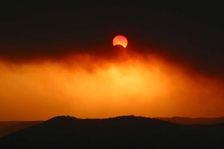 Eclipses parciais acontecem quando a lua cobre parte do Sol