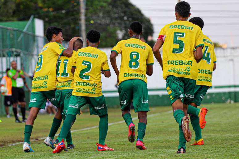 Sub-17 fecha trabalhos para jogo decisivo no Campeonato Brasileiro