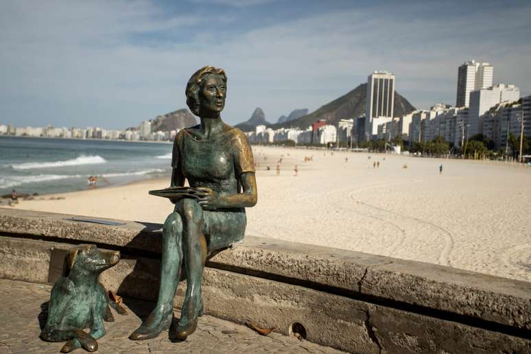 A escritora Clarice Lispector se destacou na terceira fase do Modernismo 