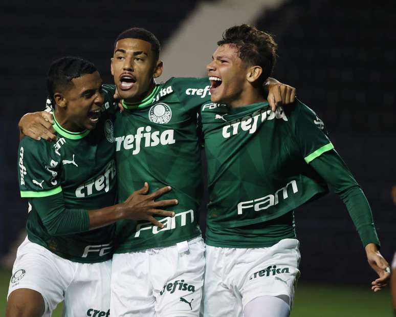 Corinthians vence o Palmeiras no primeiro jogo da final do