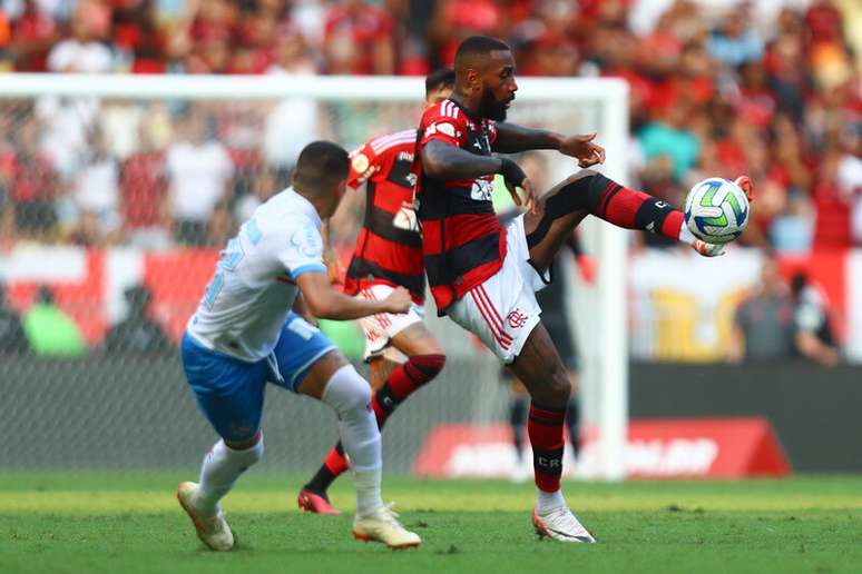 Gerson teve boas atuações nos últimos jogos do Flamengo depois de ser convocado por Fernando Diniz –