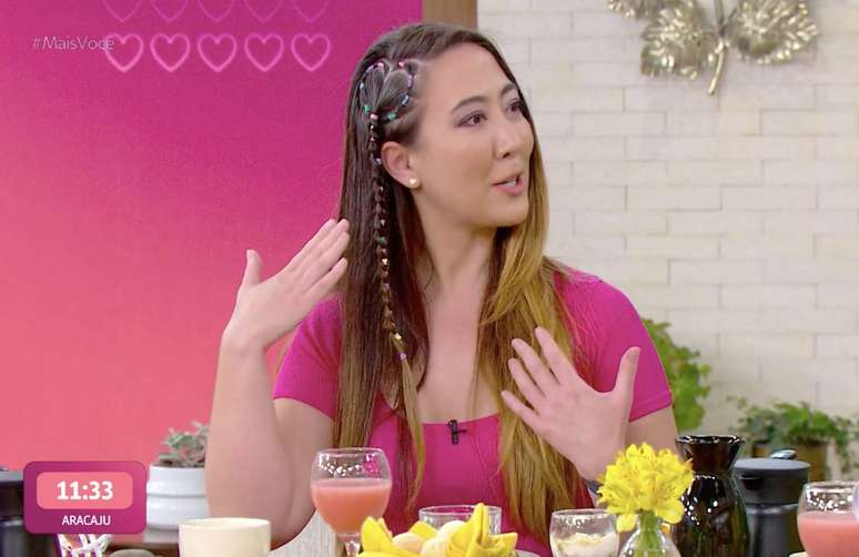 Ju Massaoka ganhou um penteado especial para mostrar reportagem de cabelos infantis no 'Mais Voc&ecirc;'
