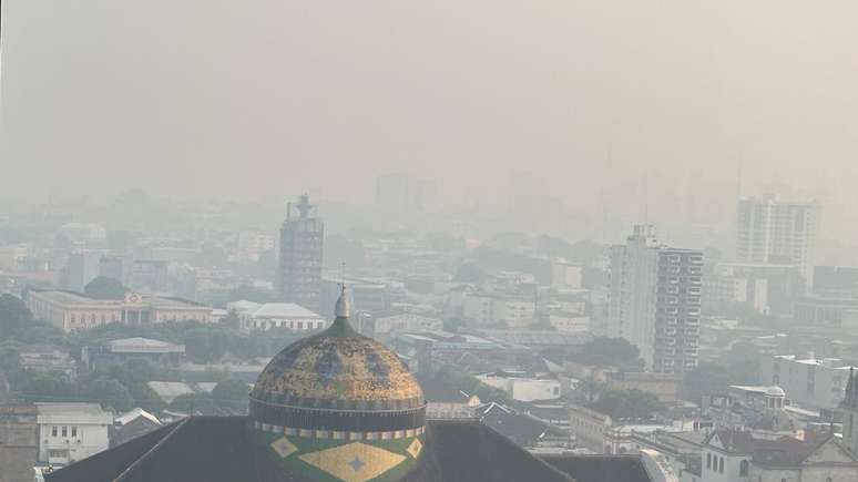 Manaus amanheceu com uma névoa de fumaça cobrindo o céu da cidade