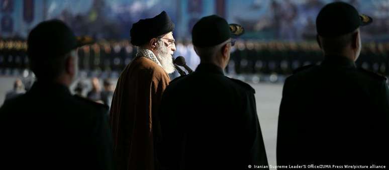 Líder supremo do Irã, Ali Khamenei, nega envolvomento de seu país nos ataques em Israel