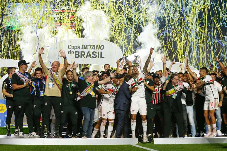 Fotos: confira festa de torcedores e jogadores do São Paulo com título